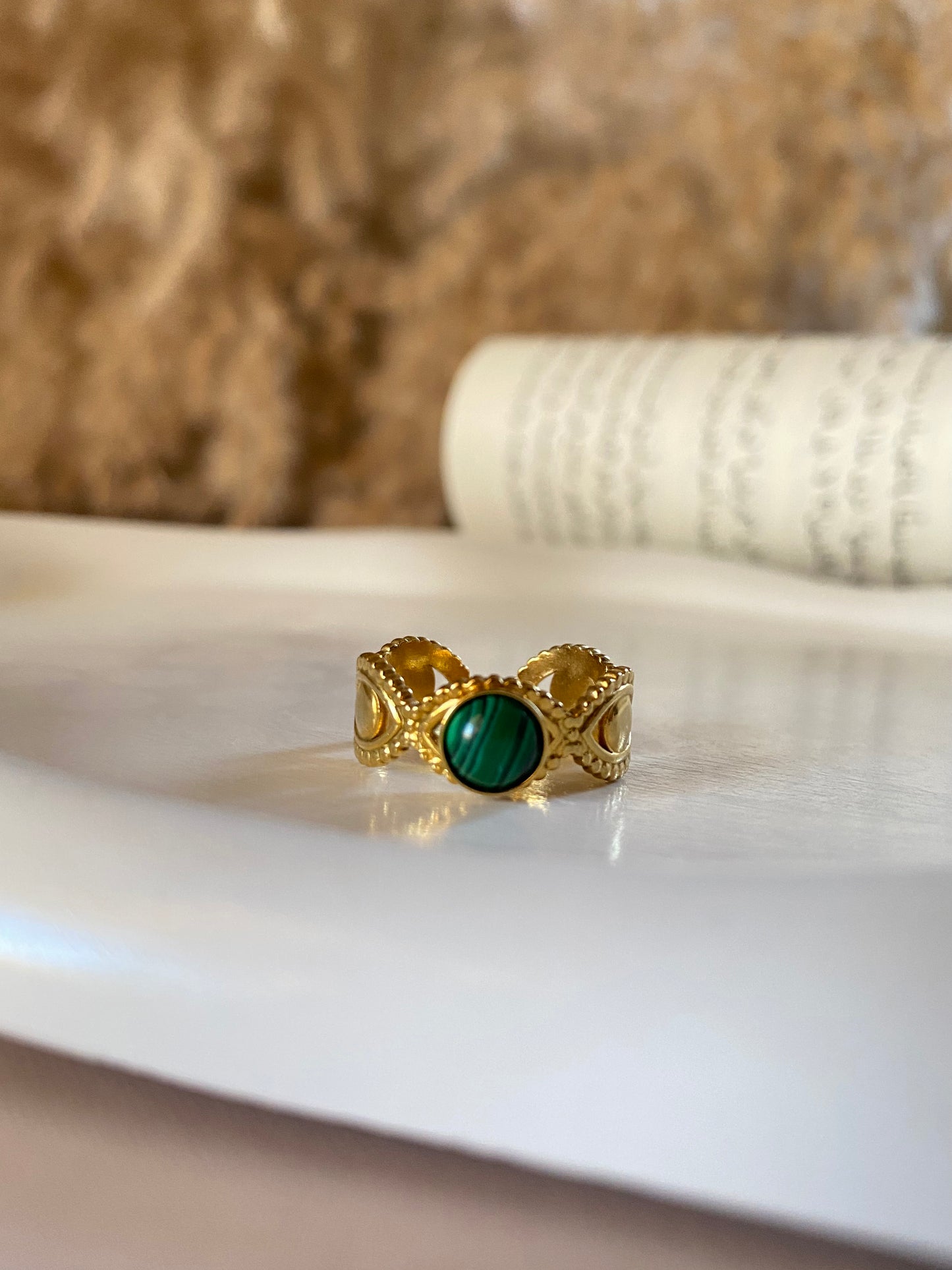 Emerald Stone Eyes Ring