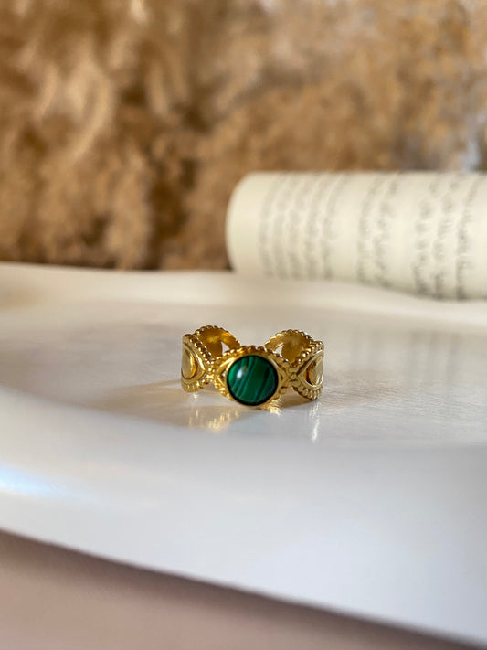 Emerald Stone Eyes Ring