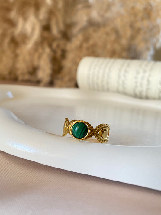 Emerald Stone Eyes Ring