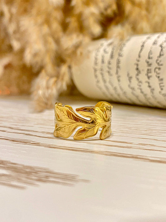 Classic Leaf Ring