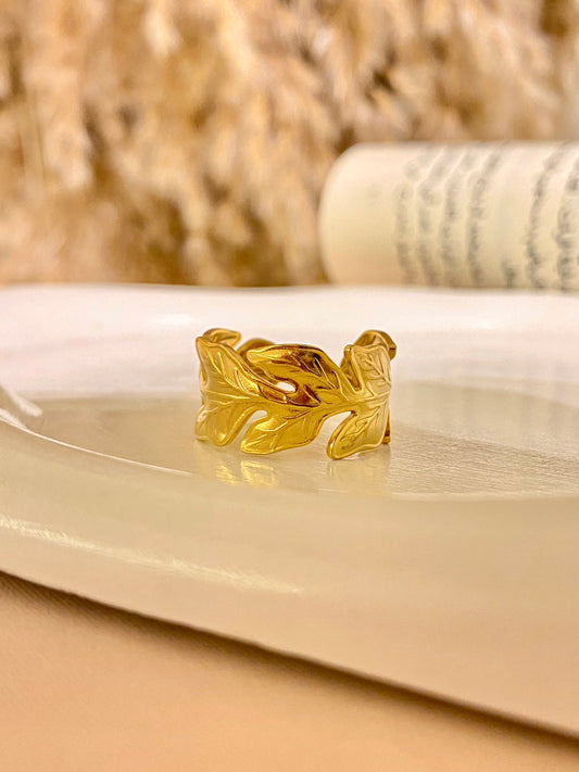 Classic Leaf Ring